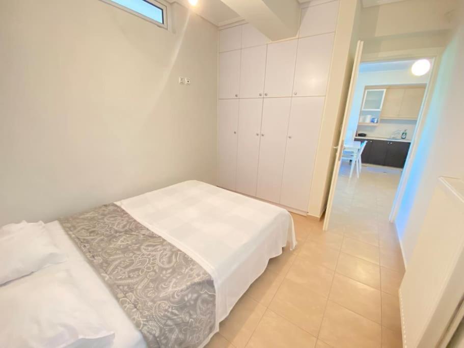 Cozy 2 Room Apartment With Garden Near Athens Air-Port アルテミダ エクステリア 写真