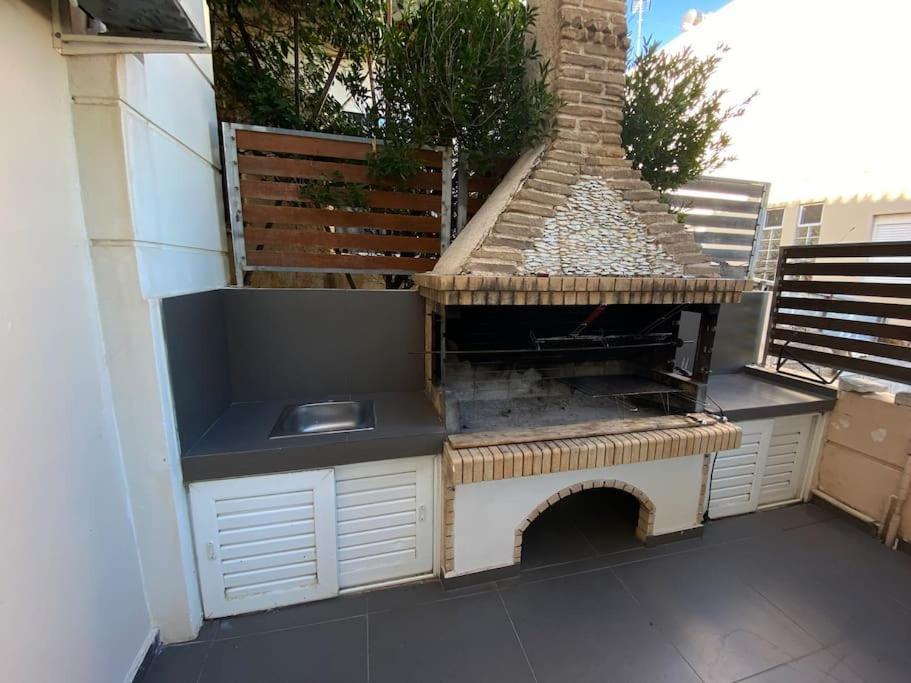 Cozy 2 Room Apartment With Garden Near Athens Air-Port アルテミダ エクステリア 写真
