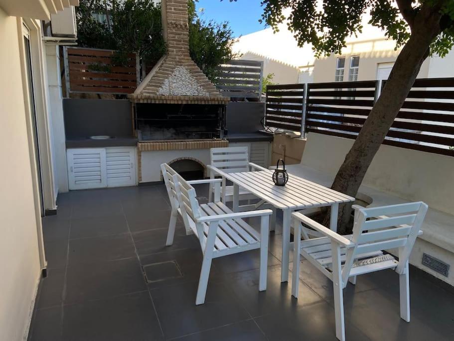 Cozy 2 Room Apartment With Garden Near Athens Air-Port アルテミダ エクステリア 写真