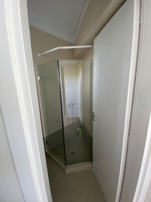 Cozy 2 Room Apartment With Garden Near Athens Air-Port アルテミダ エクステリア 写真